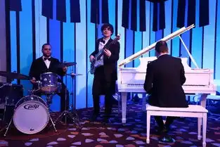 一座现实中的星光之城,刷爆了元宵节之夜的电影圈
