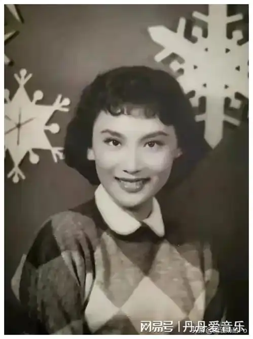 挨到与夏梦同一天离世,金庸一生对夏梦到底有多痴情
