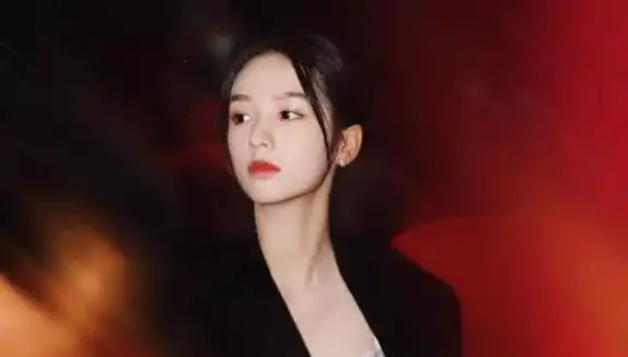 小八卦,杨紫井柏然,鞠婧祎,周也,陈都灵,章若楠腾讯新闻
