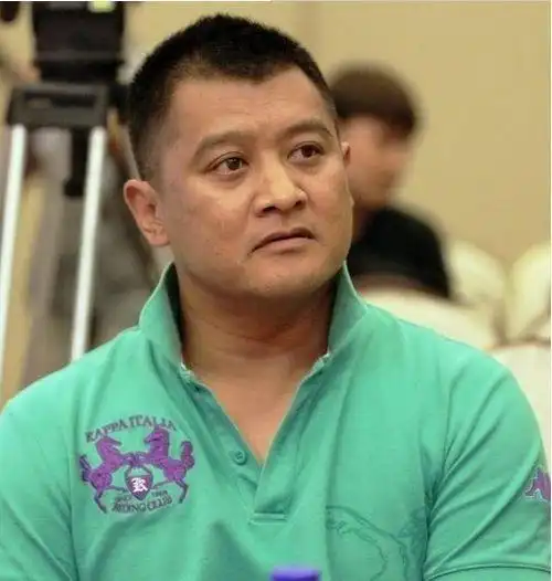 他为捧红吴京甘愿当绿叶,是吴京最铁兄弟,另一身份堪称国人骄傲