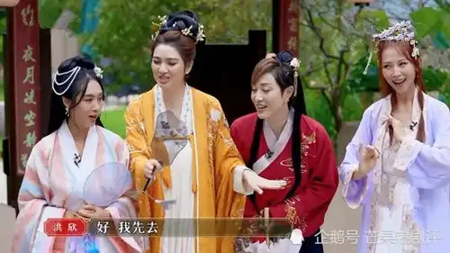 朱茵陈法蓉汉服造型翻车,美颜滤镜都盖不住层层皱纹,真的老了
