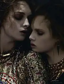 娜塔莎vogue俄罗斯美诱时尚的时代魅力和壮观珠宝首饰人像盛宴
