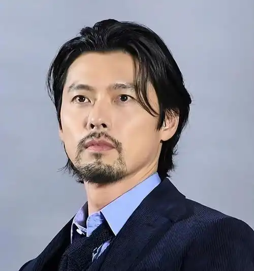 孙艺珍生娃后玄彬变糙了穿西装留胡子头发也长了,新亮相不敢认
