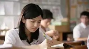 周冬雨一朵白莲花压海棠