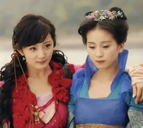 杨幂唐嫣同框,10年换了三个闺蜜这个频率算高吗
