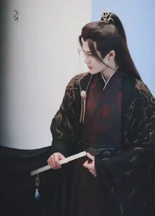 长相思开机路透,显得杨紫好壮跟肖战对戏更明显