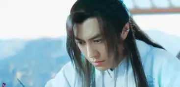 他素来低调只靠作品说话,捧红了靳东和王凯,自己却热衷于演龙套