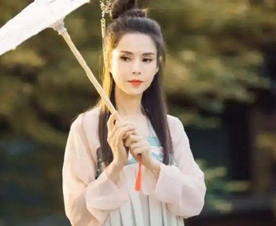 一辈子不结婚,你会后悔吗54岁李若彤的回答,给女人警醒
