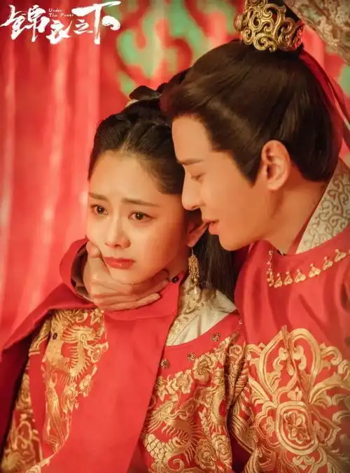 从初出茅庐的青涩蜕变到如今的成熟,30岁的谭松韵长相太甜美