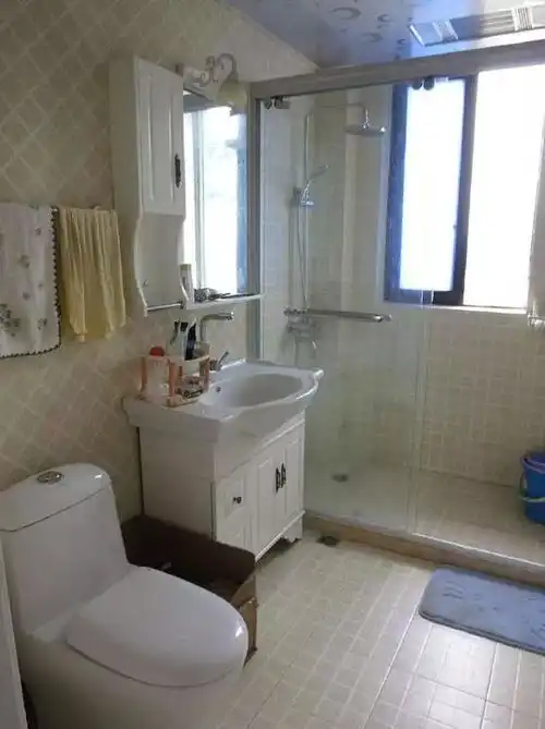 大龄剩女买下小蜗居,花4万装修简单装修,却弥补不了内心的空虚
