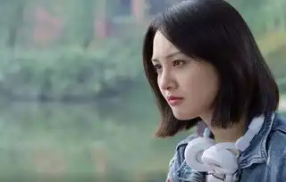 郑爽青春斗开播,一天上了4个热搜,老爸郑成华发博庆祝
