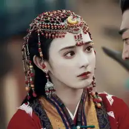 杨幂郑爽都穿红色嫁衣,一个比一个好看,但看到彭小苒后想法变了