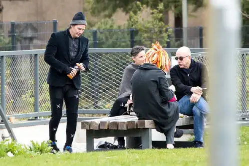 黑客帝国4柏林补拍片场照基努大胡子没了