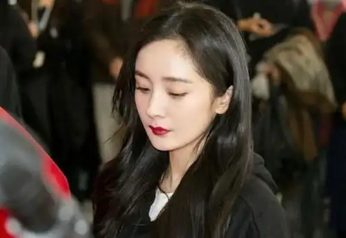 又有姐弟恋可追了,当红花旦杨幂担任女主,光看剧照让人心动
