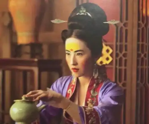 花木兰未曾公开剧照刘亦菲造型高度还原历史,丑得好认真
