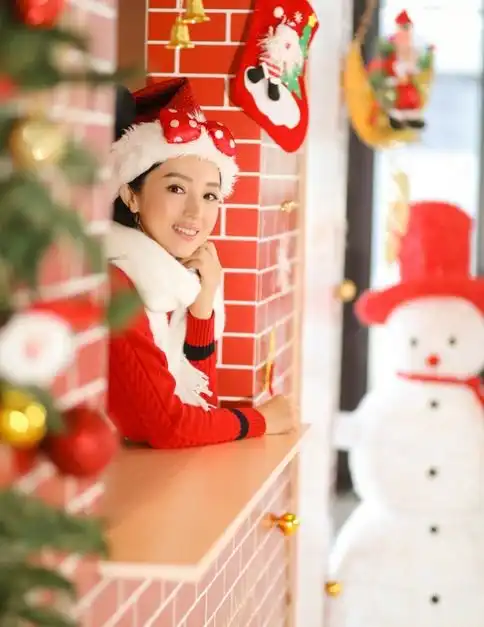 董璇大美妞晒出一家三口照,小娃娃简直就是爸爸高云翔的翻版