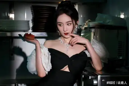 杨幂新剧引争议,王鸥剧照引人迷,对比之下谁更胜一筹
