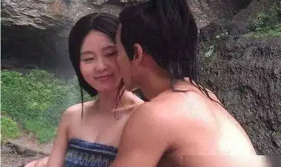 刘诗诗沐浴戏身材妙曼皮肤白皙,网友难怪吴奇隆对她这么痴迷
