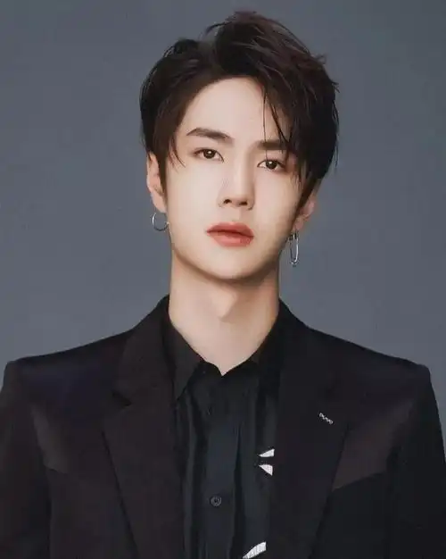 17岁出道,21岁走上顶流偶像道路,王一博是如何炼成的