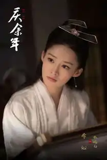 李沁张若昀拍吻戏,油菜花太美,粉丝酸酸的
