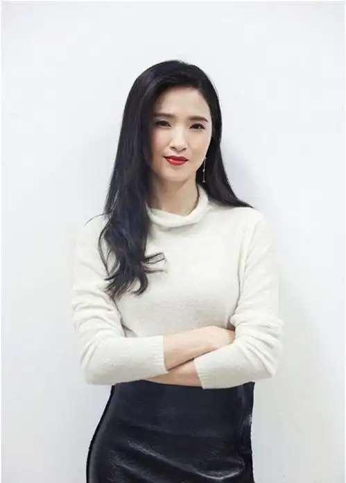 龚蓓苾参与央视春节节目录制,和热巴新剧烈火如歌定档3月1日
