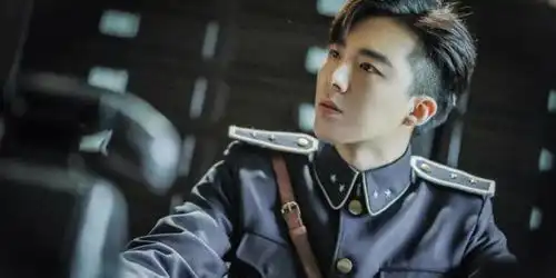 刘宇宁童年到35岁不同时期的照片看网红一哥的颜值变迁史