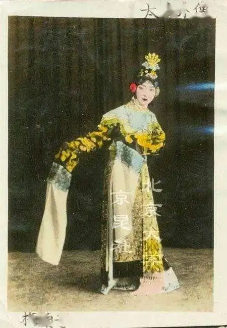 绝版珍藏一组京剧大师梅兰芳年轻时的珍贵照片
