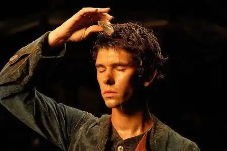 香水一场香艳的谋杀背后,是恶臭的资本与人性
