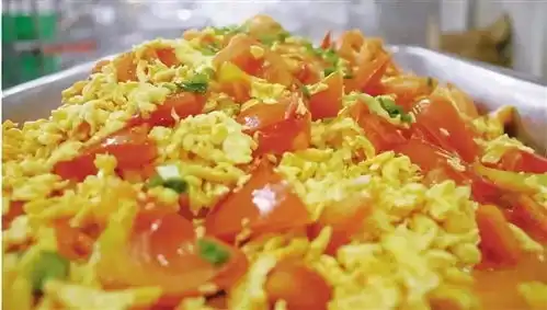 下沙有所高校的番茄炒蛋成爆款,每年用掉的鸡蛋绕钱塘江两圈
