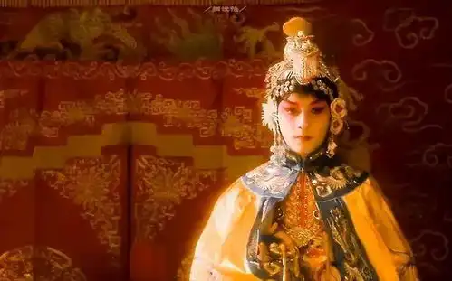 他任由父亲横夺心爱女人,痴情单恋白月光,千金散尽死后风光大葬