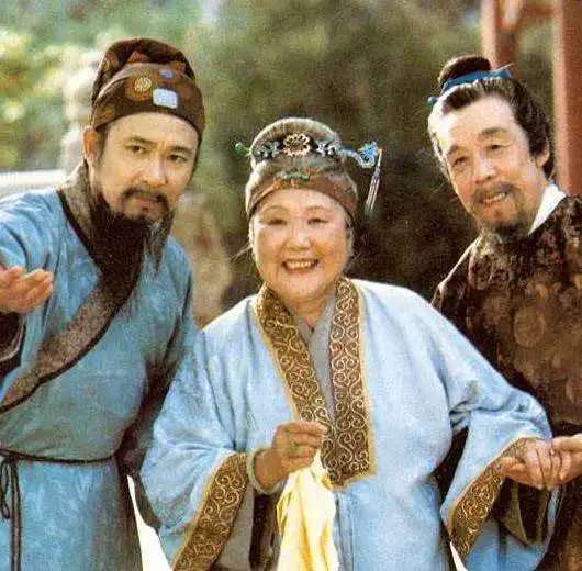 林黛玉握着一手好牌,却打得稀烂,最终败给了薛宝钗
