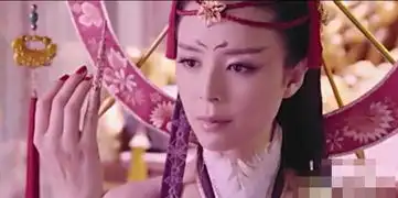 虽然张静初版女帝霸气美艳,可新版女帝更是让人惊艳