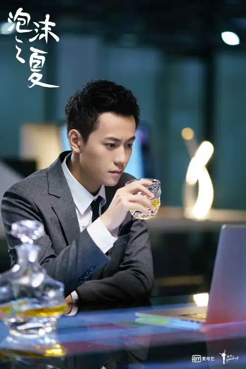 新版泡沫之夏曝忠于原味版预告张雪迎秦俊杰黄圣池高度还原纯爱青春