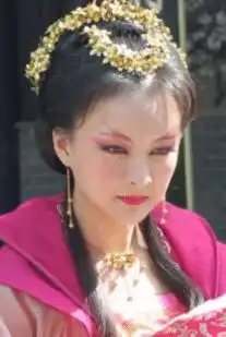 有一种整容叫回家的诱惑洪宝莲,掀刘海小红裙,美到心脏砰砰跳
