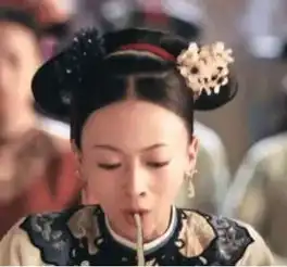 于正力挺吴谨言演技皓镧传里的造型美呆了
