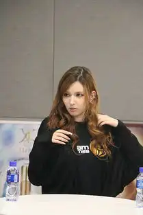 上原亚衣泷泽萝拉现身上海
