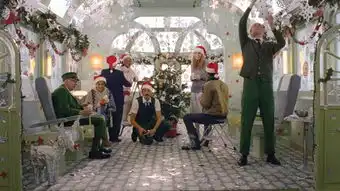 搭上hm的时髦列车cometogetherholiday短片展现浓厚圣诞氛围