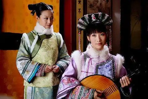 她曾演甄嬛传而被熟知,婚后深受疼爱,女儿名字是两人的姓
