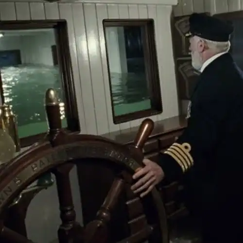 指环王希优顿王扮演者去世,曾在泰坦尼克号中饰演爱德华船长