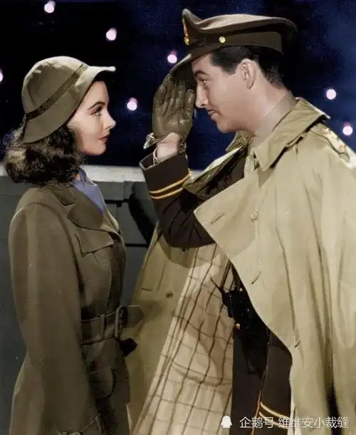 从40s魂断蓝桥到如今时尚博主,一款风衣怎么穿才时髦有个性