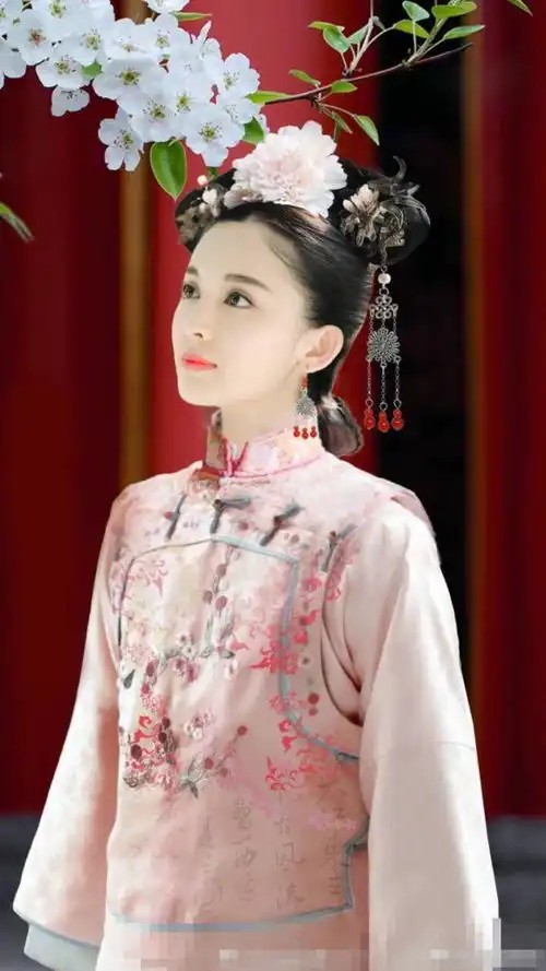 热巴和娜扎清宫扮相,一个美艳一个清冷,没有出演清宫剧太可惜
