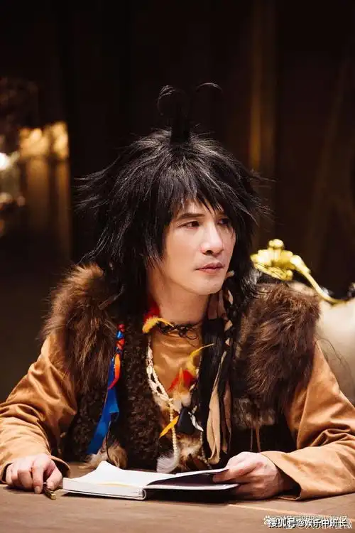 明星大侦探第七季首发剧照张若昀像青蛙王子,大张伟像野人
