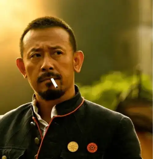 奇葩导演姜文拒绝千万广告,送800万红包,爷拍戏不是为钱