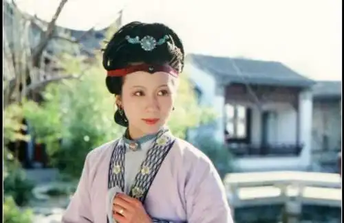 她是红楼中城府最深的女子,曹雪芹用五个字指出,贾府无一人看穿