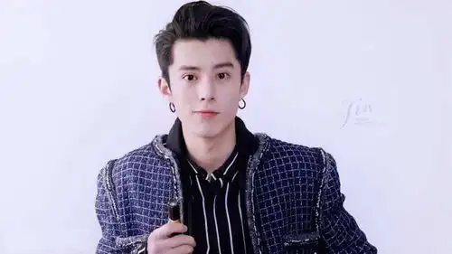 王俊凯资源被抢录了一半中餐厅就去拍戏了,王鹤棣前来顶替
