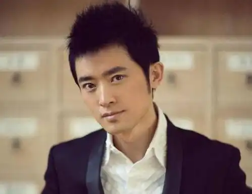 任泉宠了12年的妻子曝光,竟是我们熟悉的她,难怪多年无绯闻