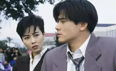 25岁走红后爱上16岁少女,30年爱过15个女人,最多一次爱3人
