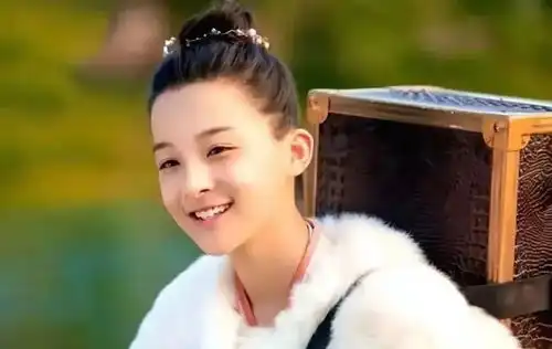 庆余年所有男人的白月光叶轻眉,演员19岁了,肤白貌美大长腿
