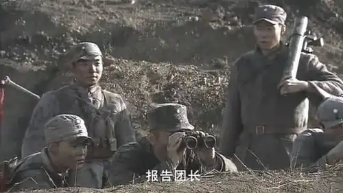 亮剑同样是瞄准开炮,老版用大拇指测距,新版眯眯眼就成了
