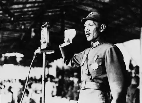 国军副总司令缺钱,新四军缺枪,此人巧施一妙计,令他们各得所要
